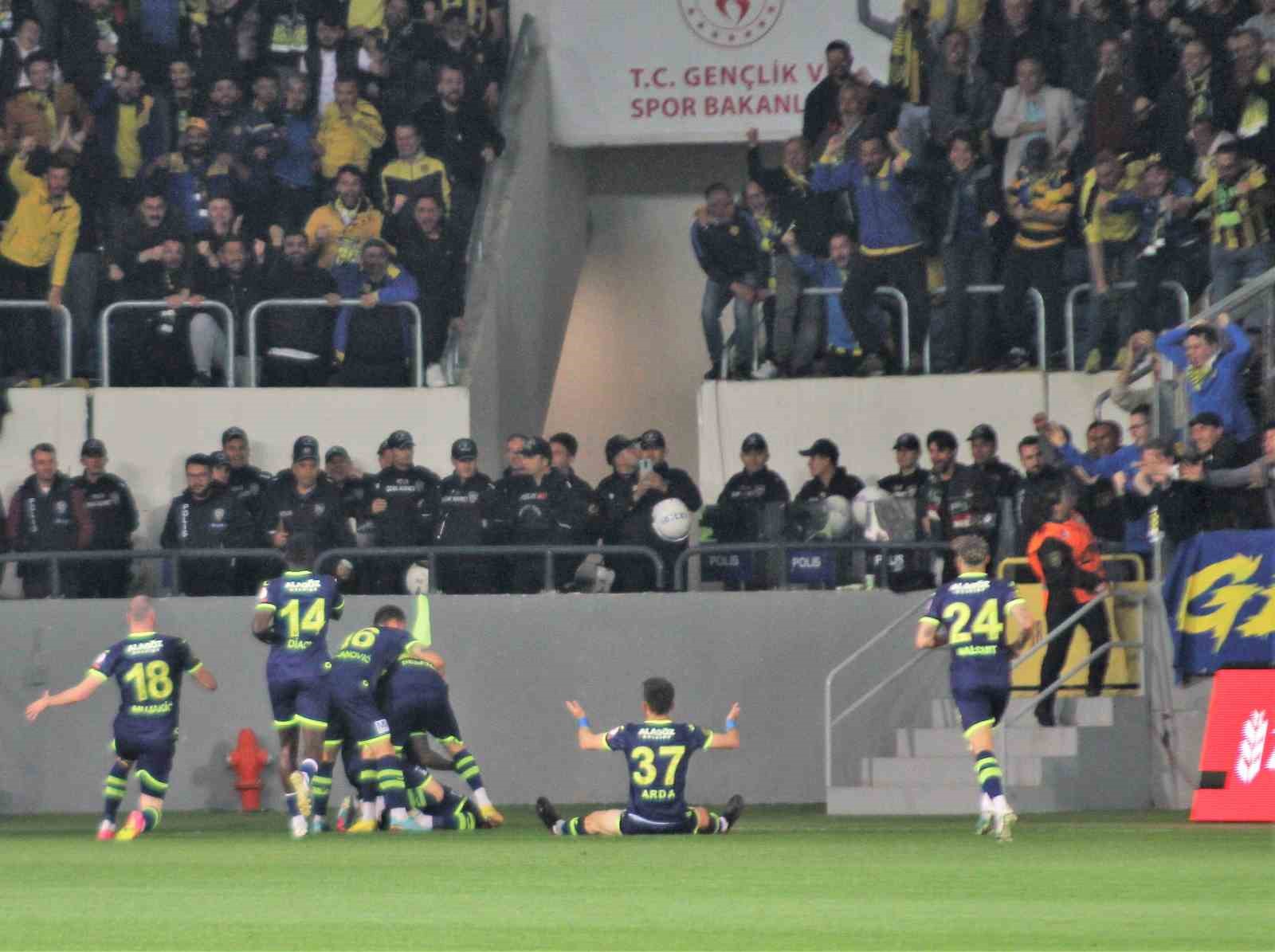 Ziraat Türkiye Kupası: MKE Ankaragücü: 1 - Başakşehir: 0 (İlk yarı)