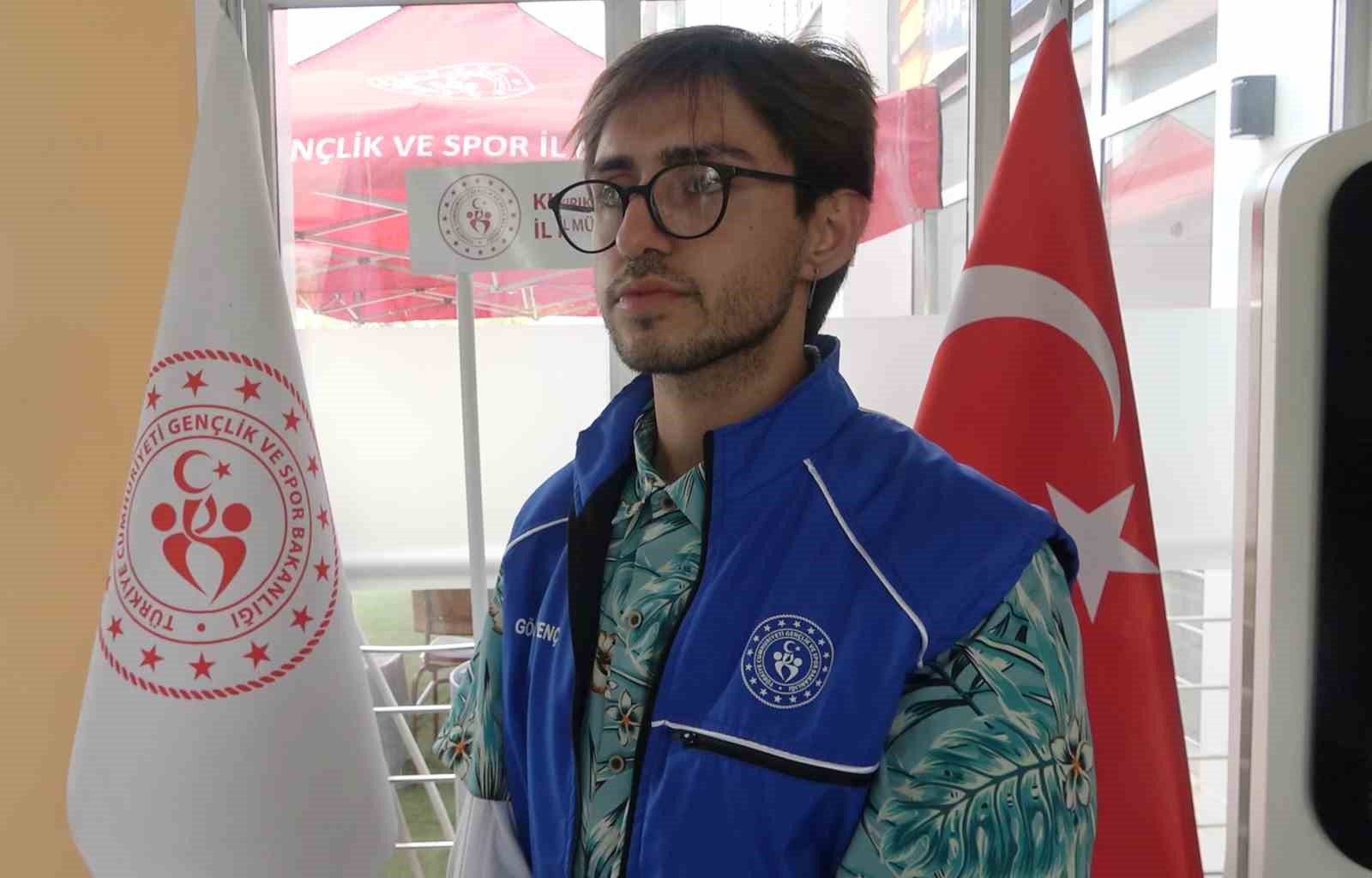 Gençleri heyecanlandıran 3 bin 500 seyirci kapasiteli spor kompleksinin inşaatı başladı