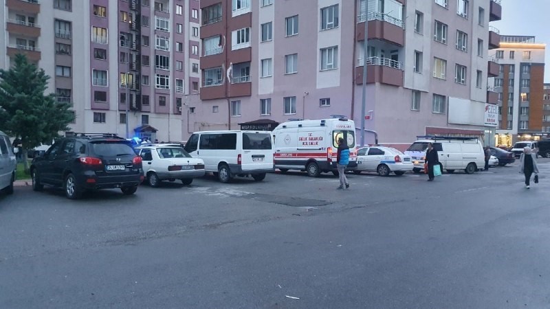 Komşuların otopark kavgası kanlı bitti: 1 yaralı