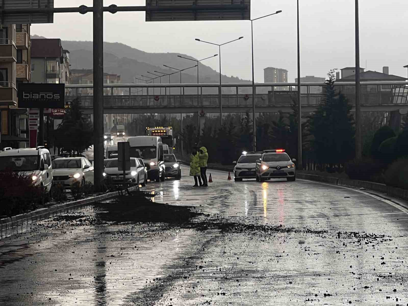 Nevşehir’de sağanak yağış trafiği olumsuz etkiledi