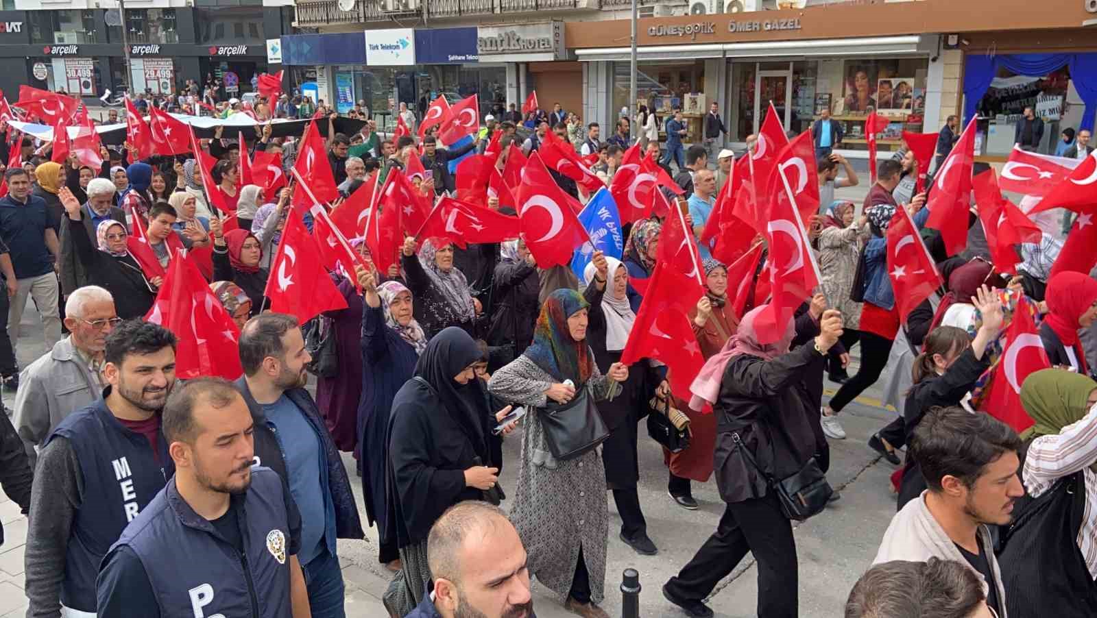 AK Parti Konya teşkilatından seçim öncesi yürüyüş