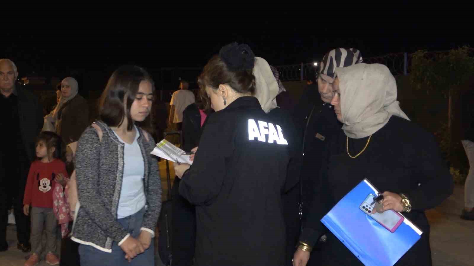 Depremzedeler sandık için geri dönüyor: Seçime saatler kala yola çıktılar