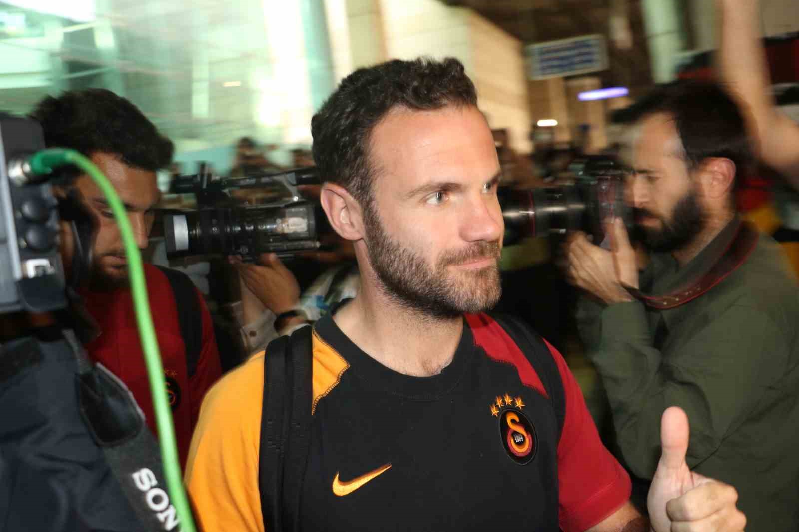 Galatasaray’a Ankara’da şampiyon gibi karşılama