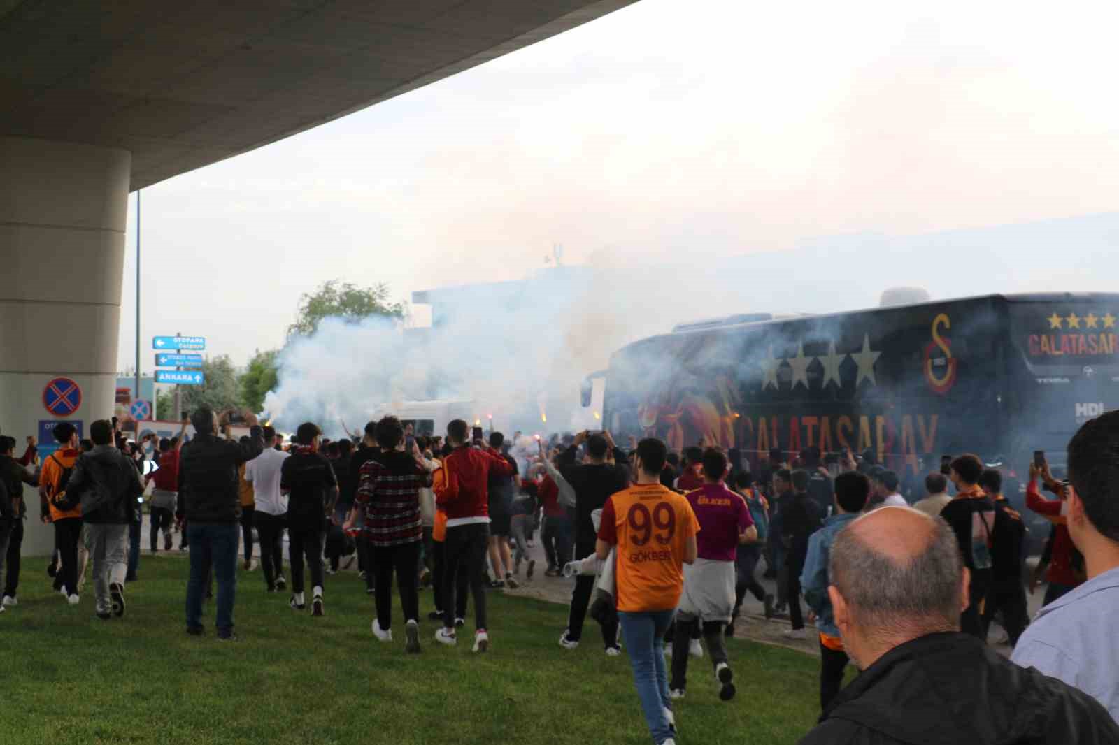 Galatasaray’a Ankara’da şampiyon gibi karşılama