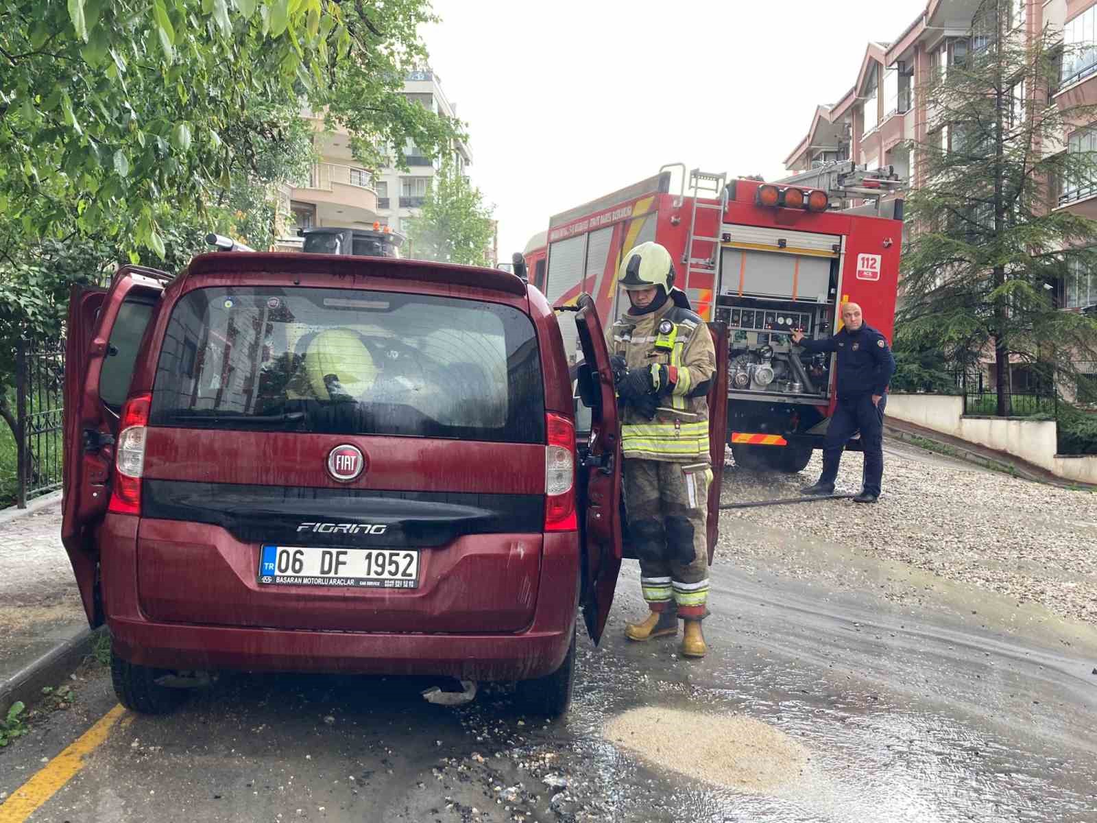 Ankara’da korkutan yangın: kontağı çevirdi, araba alev aldı