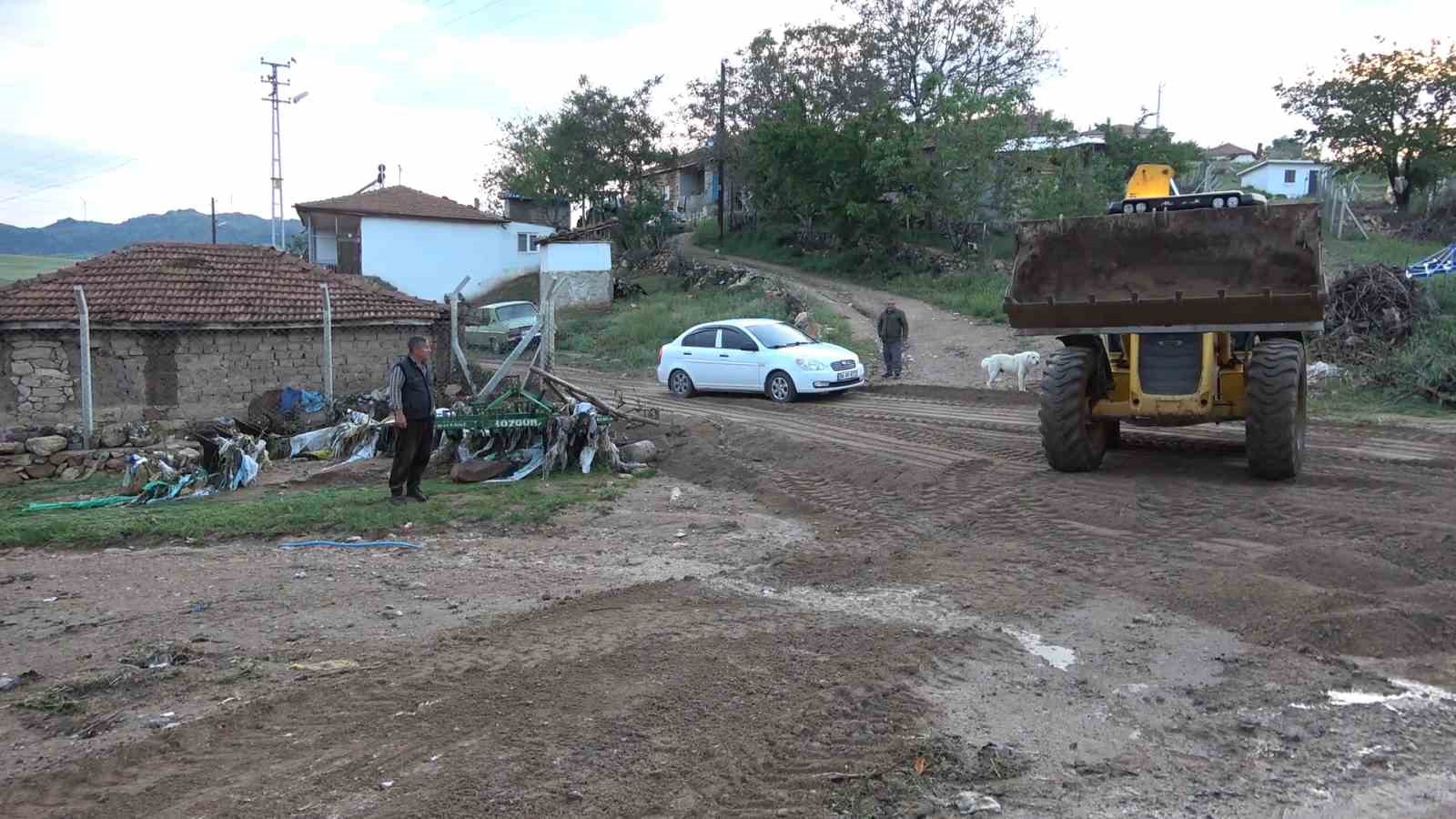 Kırıkkale’de sel felaketi: Araçlar sürüklendi, hayvanlar telef oldu