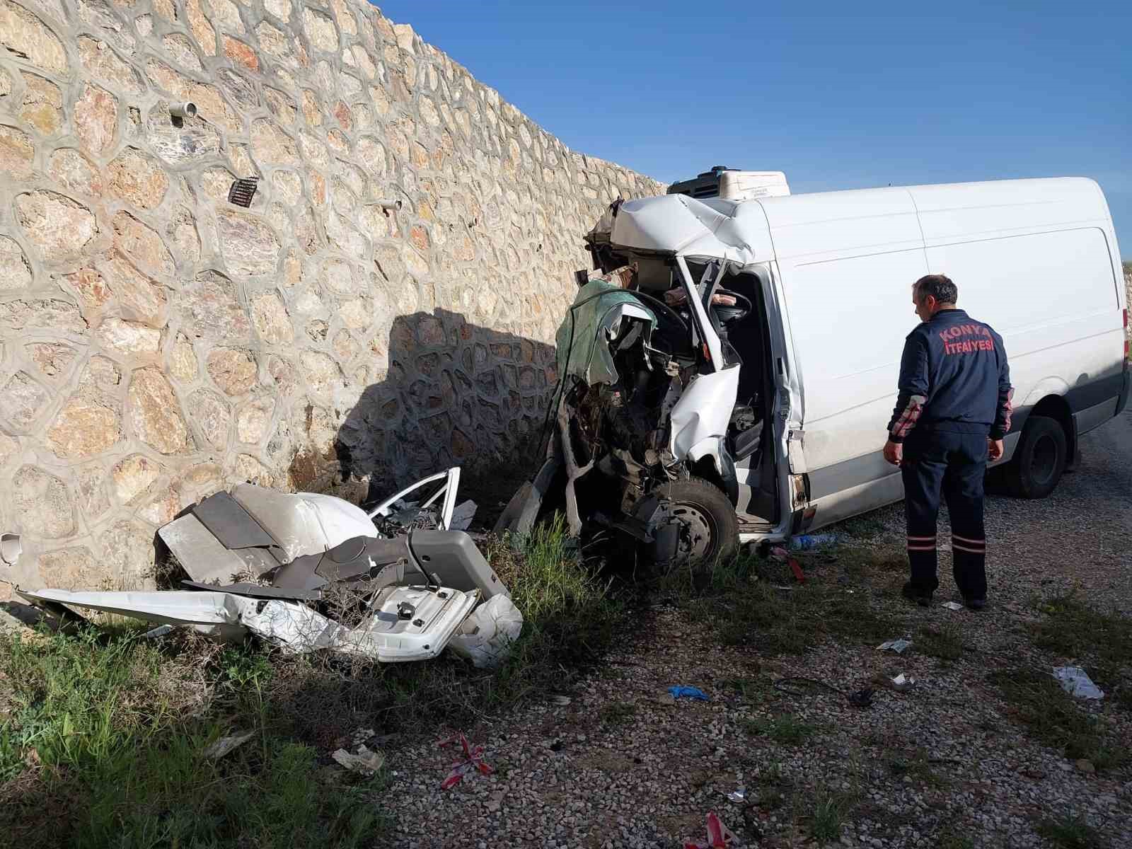 Konya’da minibüs alt geçide düştü: 1 ölü, 1 yaralı