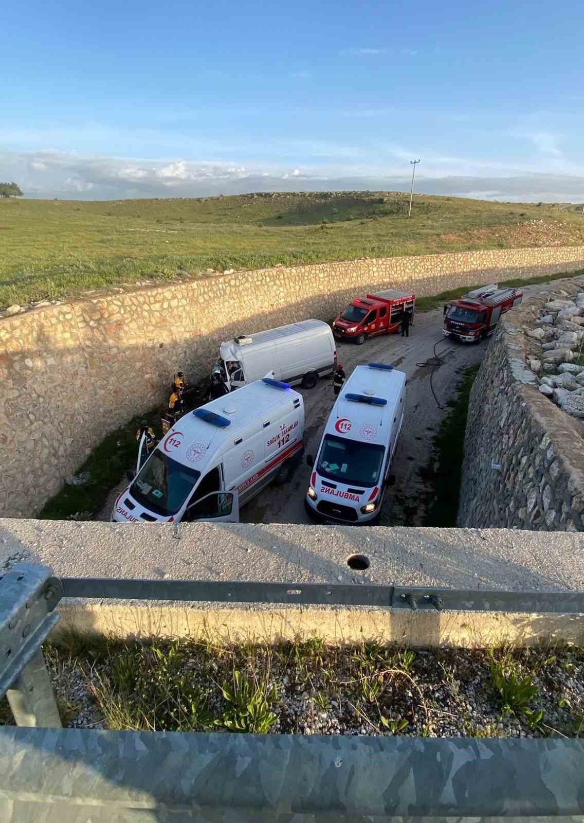 Konya’da minibüs alt geçide düştü: 1 ölü, 1 yaralı