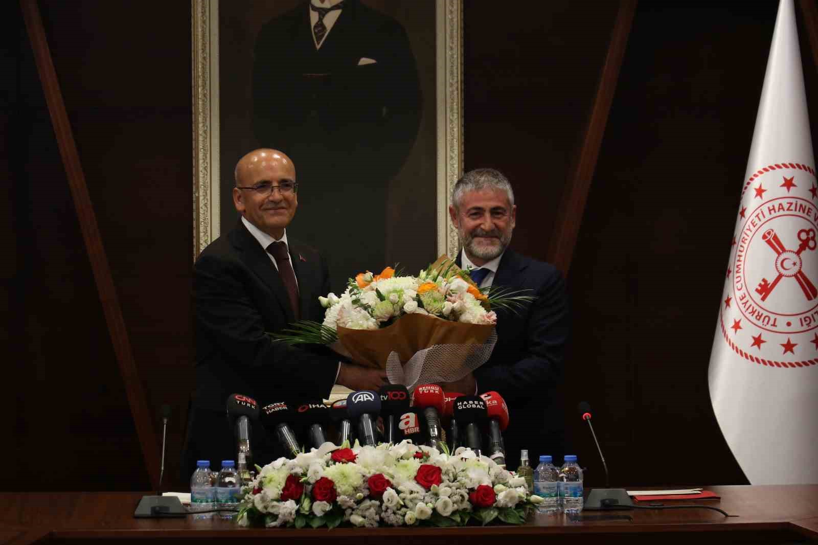 Hazine ve Maliye Bakanlığında devir teslim töreni