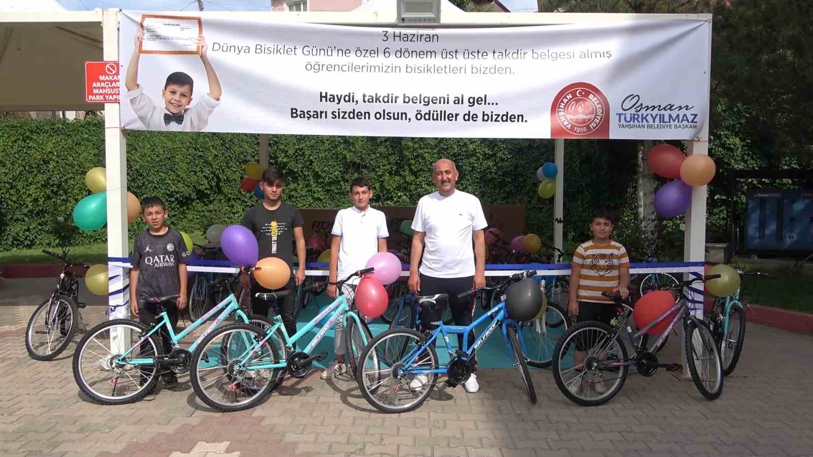 Yahşihan Belediyesi; 6 Takdir Getiren  Öğrenciye Bir Bisiklet Hediye Ediyor