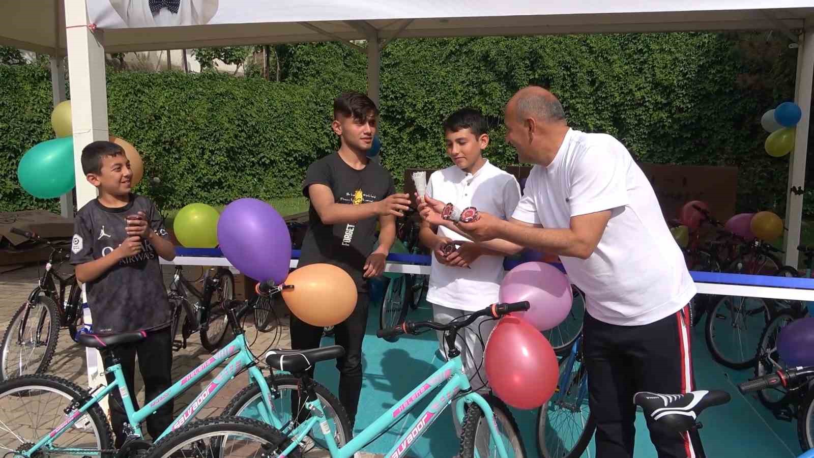 Yahşihan Belediyesi; 6 Takdir Getiren  Öğrenciye Bir Bisiklet Hediye Ediyor