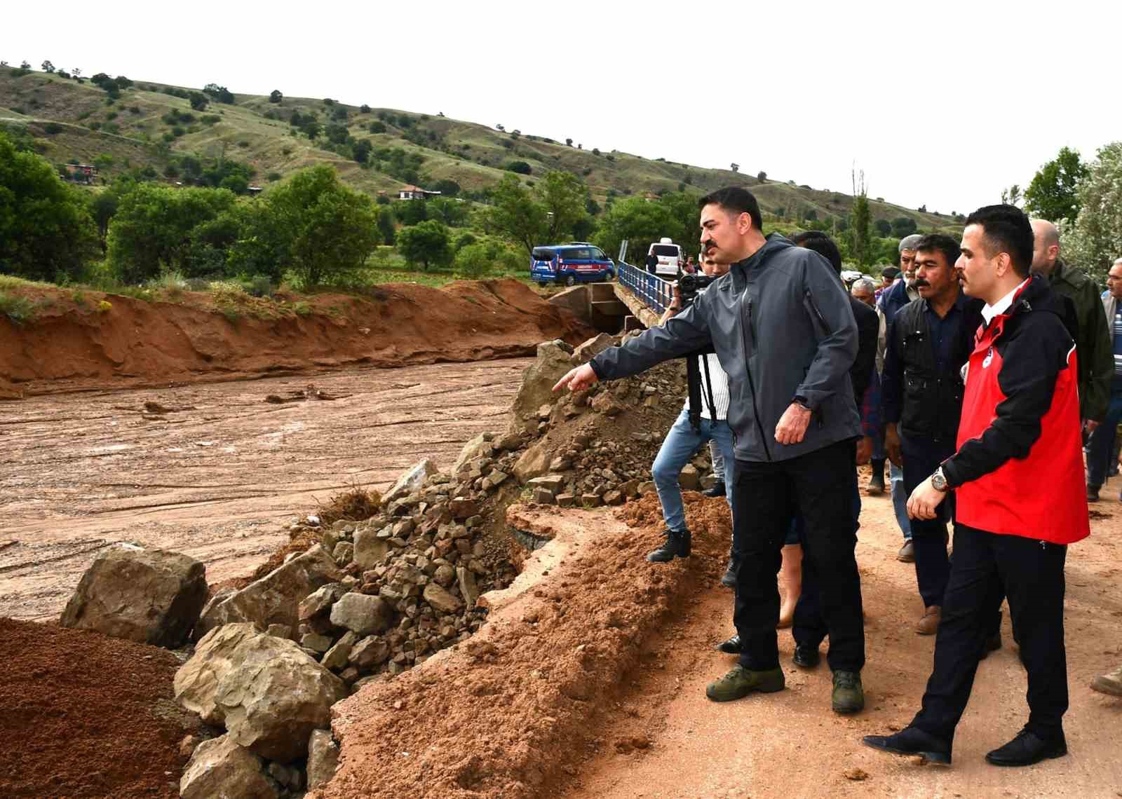 Kırıkkale’de sel: Dereler taştı, evleri ve ahırları su bastı