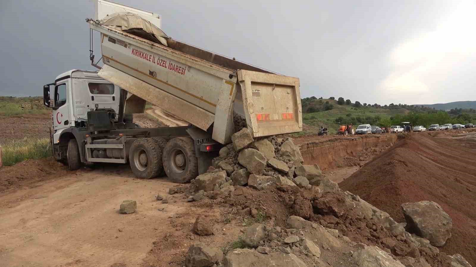 Kırıkkale’de sel: Dereler taştı, evleri ve ahırları su bastı