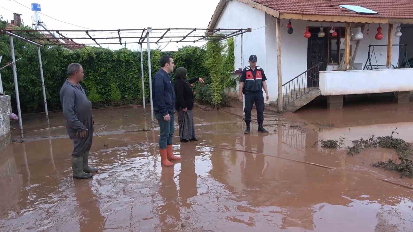 Kırıkkale’de sel: Dereler taştı, evleri ve ahırları su bastı