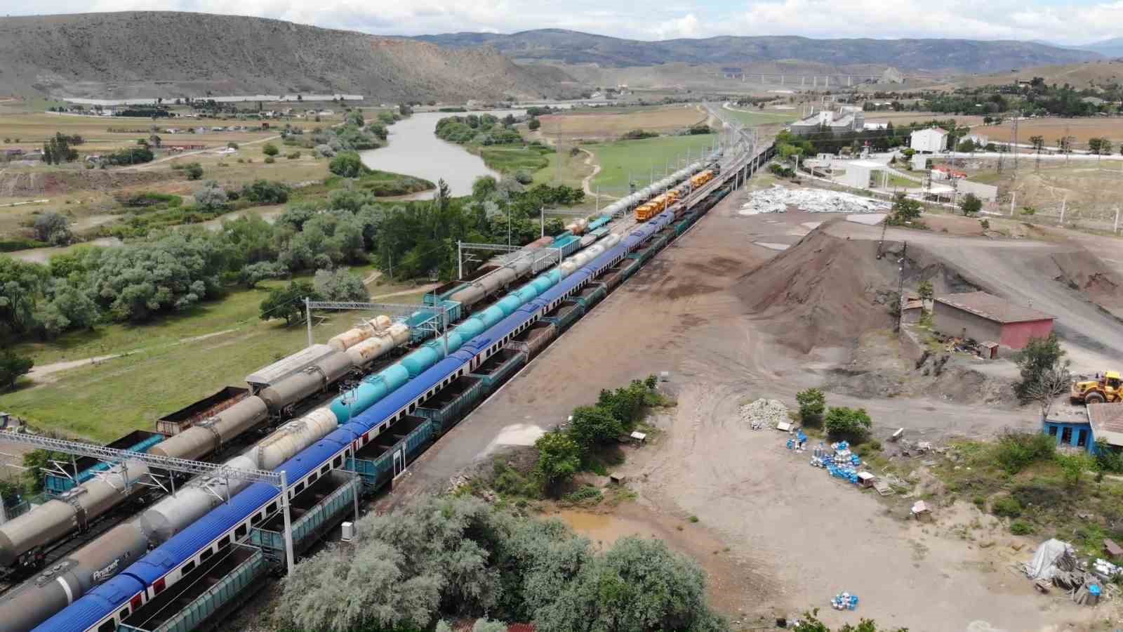 Selin çökerttiği Doğu Ekspresi hattı onarıldı: Tren seferleri yeniden başlatıldı