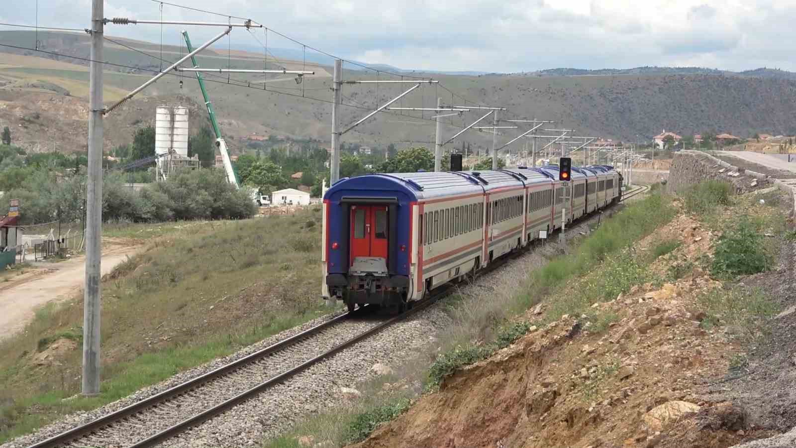 Selin çökerttiği Doğu Ekspresi hattı onarıldı: Tren seferleri yeniden başlatıldı