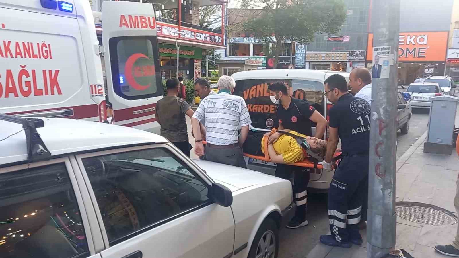 Eve pencereden girmek isteyen kadın ikinci kattan düştü.