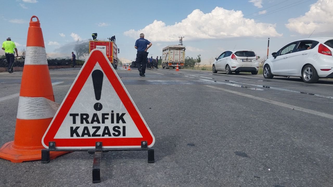 Konya’da kavşakta otomobiller çarpıştı: 1 ölü, 1 yaralı