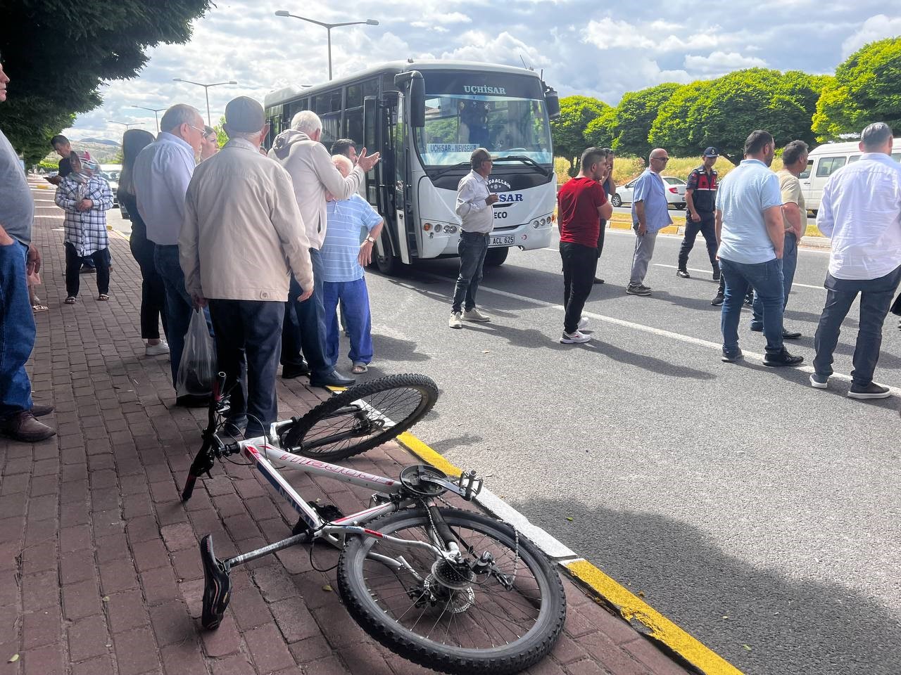 Midibüsün çarptığı bisikletli çocuk hayatını kaybetti