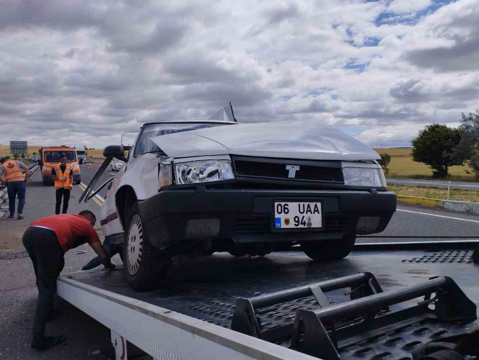 Ankara’daki kazada otomobil kağıt gibi ezildi