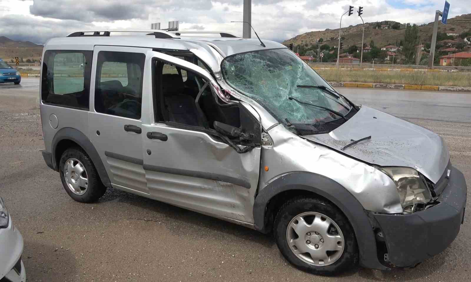 43 ilin geçiş güzergahında kuvvetli yağış etkili oldu: Kazalar peş peşe geldi, 8 yaralı