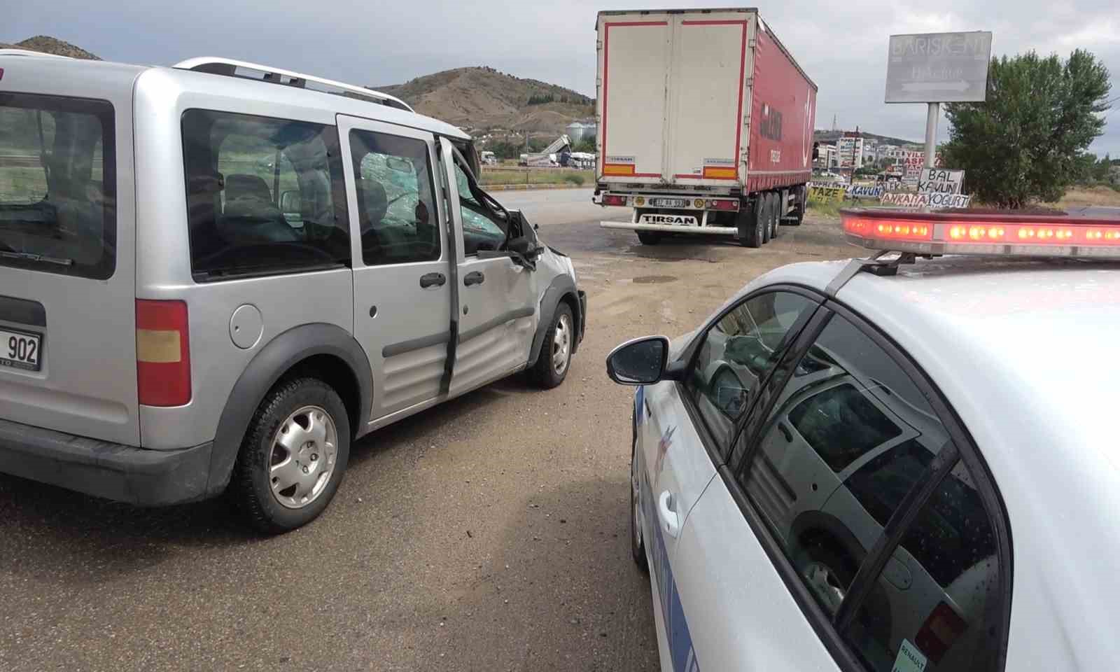 43 ilin geçiş güzergahında kuvvetli yağış etkili oldu: Kazalar peş peşe geldi, 8 yaralı