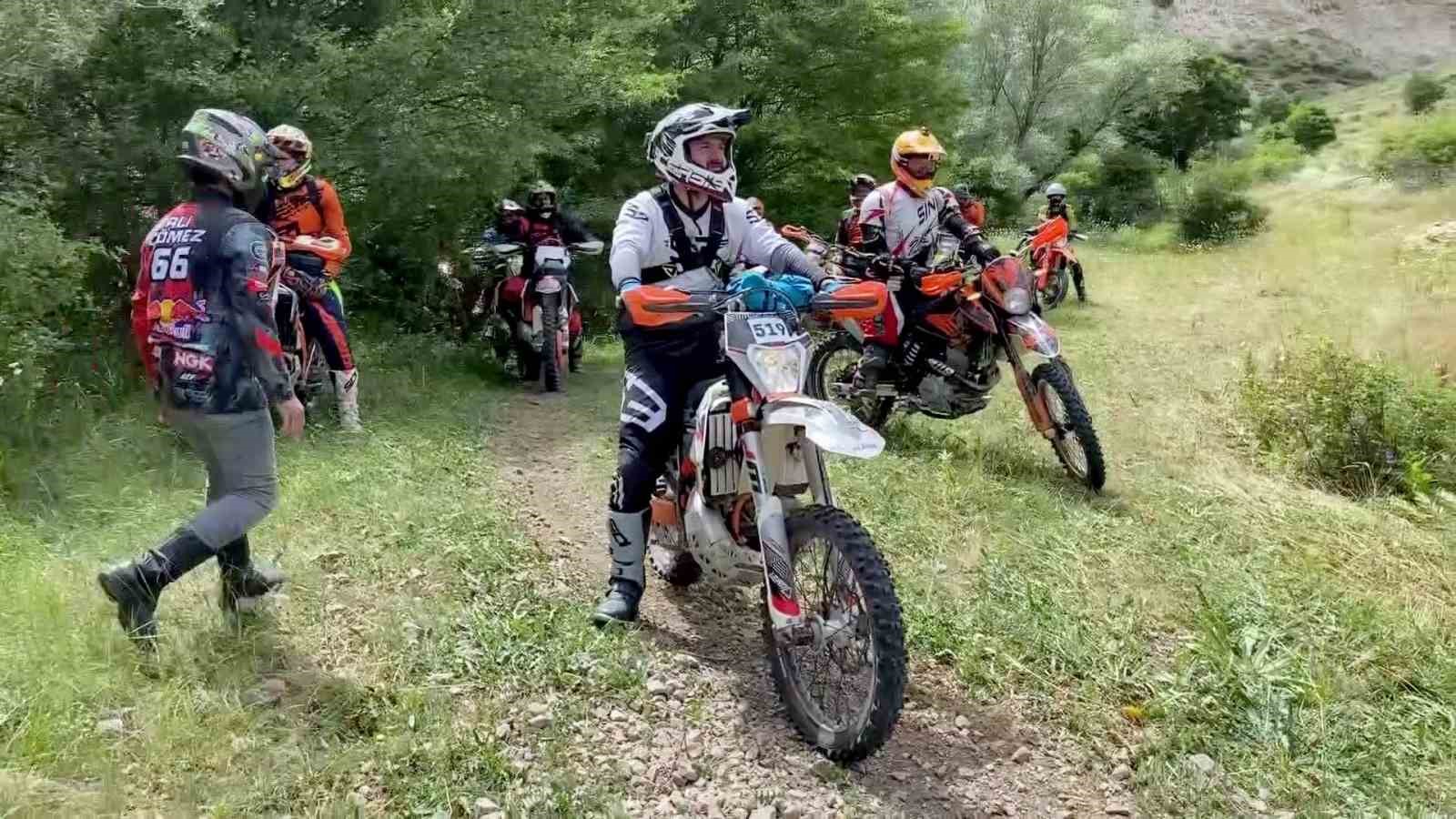 Adrenalin tutkunu motokrosçular Yozgat’ta buluştu