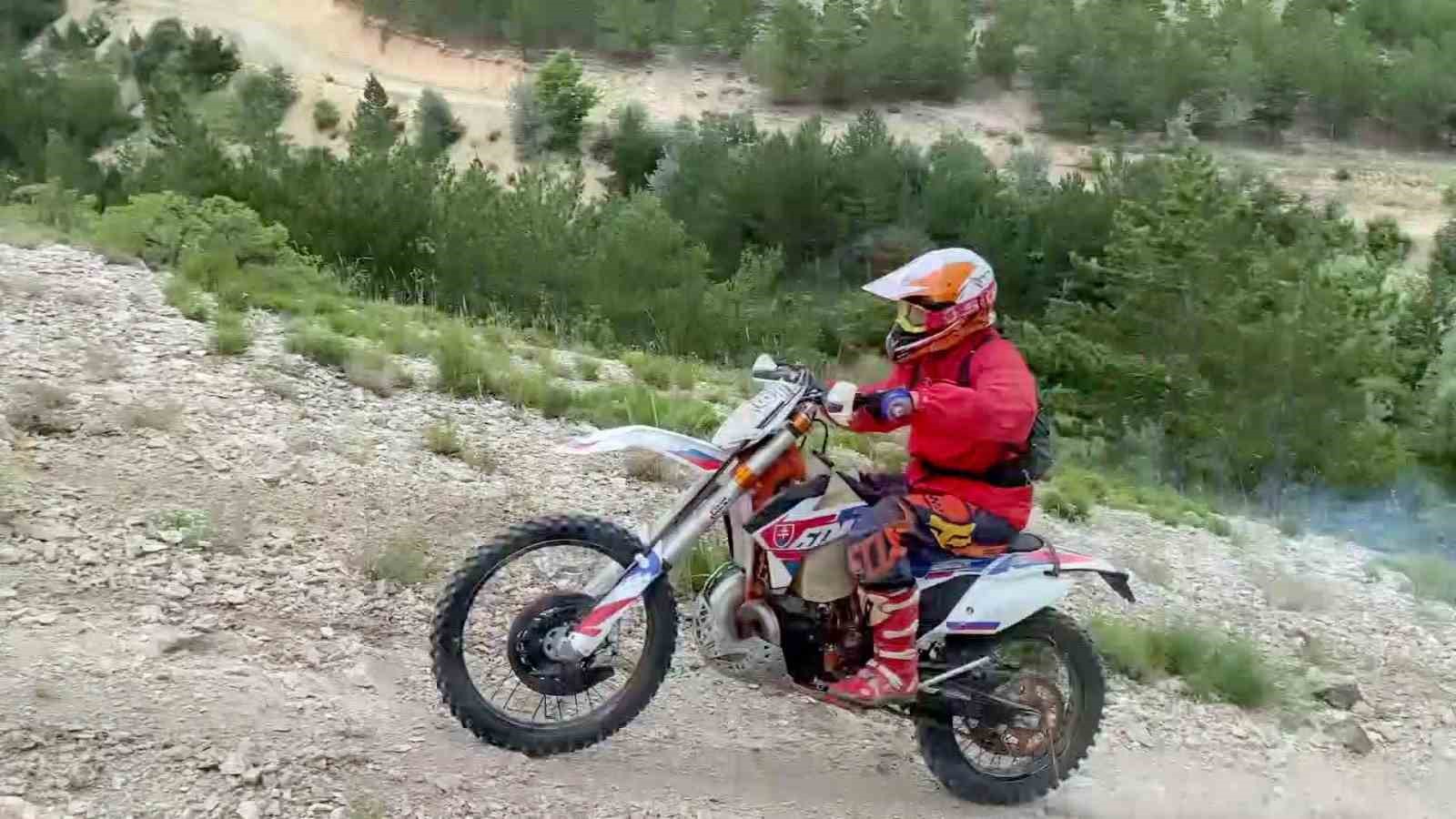 Adrenalin tutkunu motokrosçular Yozgat’ta buluştu