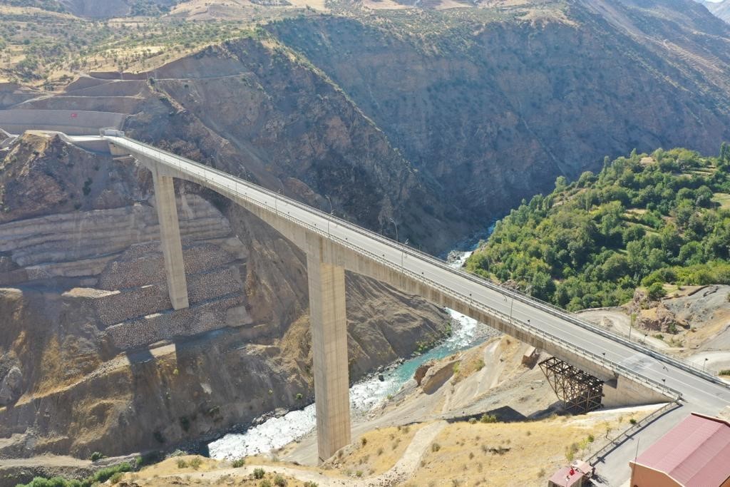 Bakan Uraloğlu: "3 yıl önce hizmete giren Beğendik Köprüsü ile 46 milyon lira tasarruf elde edildi"