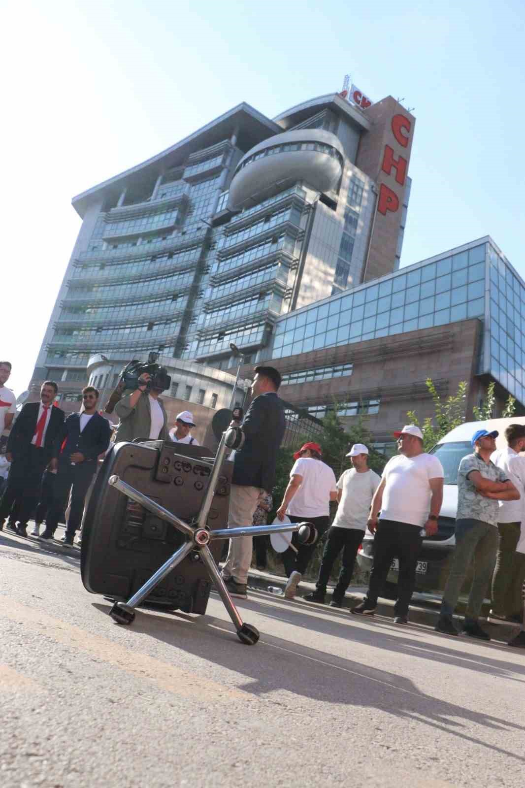 Bolu Belediye Başkanı Tanju Özcan’ın Adalet ve Değişim Yürüyüşü CHP Genel Merkezi’nde son buldu