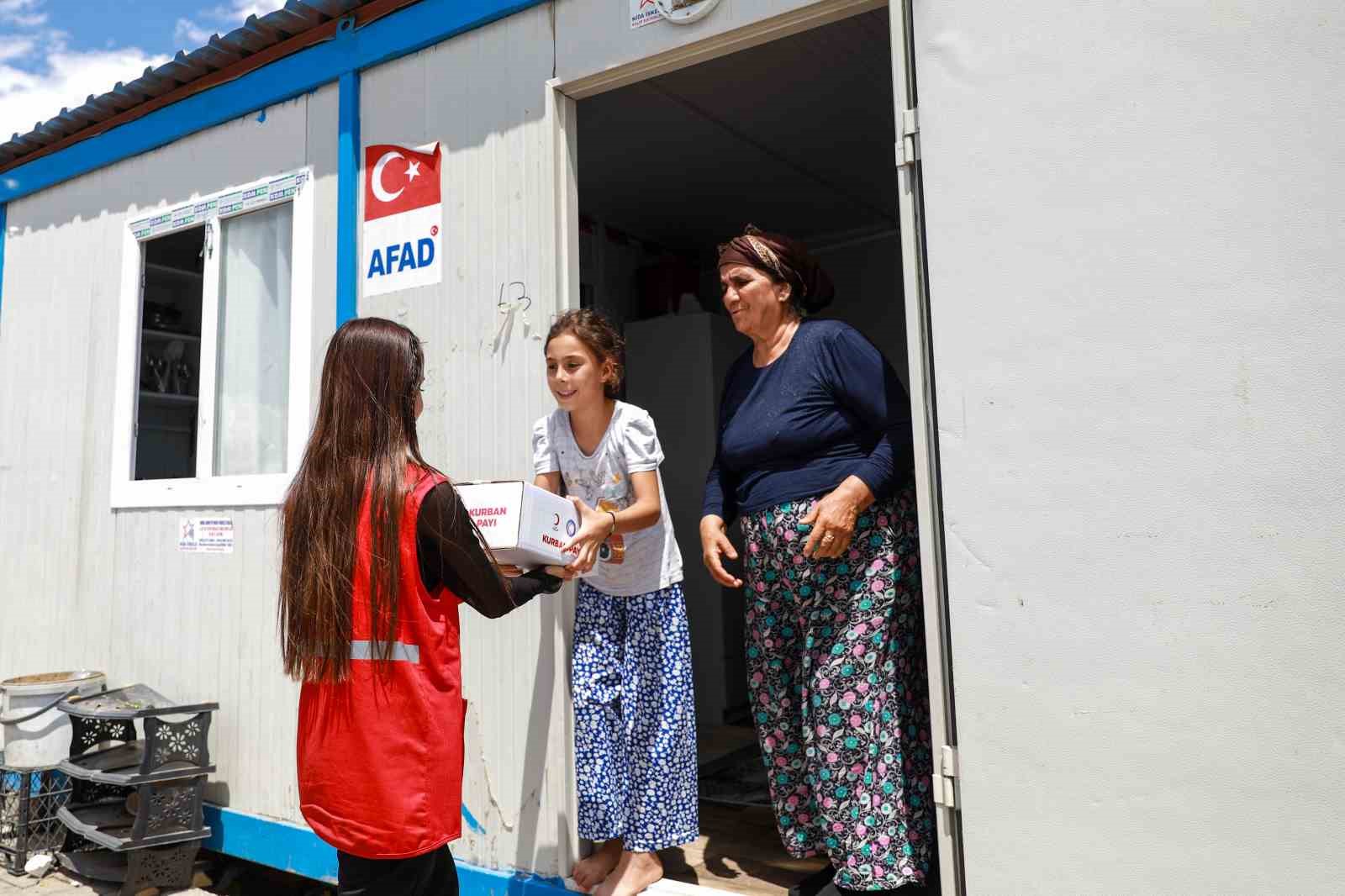 Kızılay 50 bin kilogram kurban payını depremzedelere ulaştırıyor