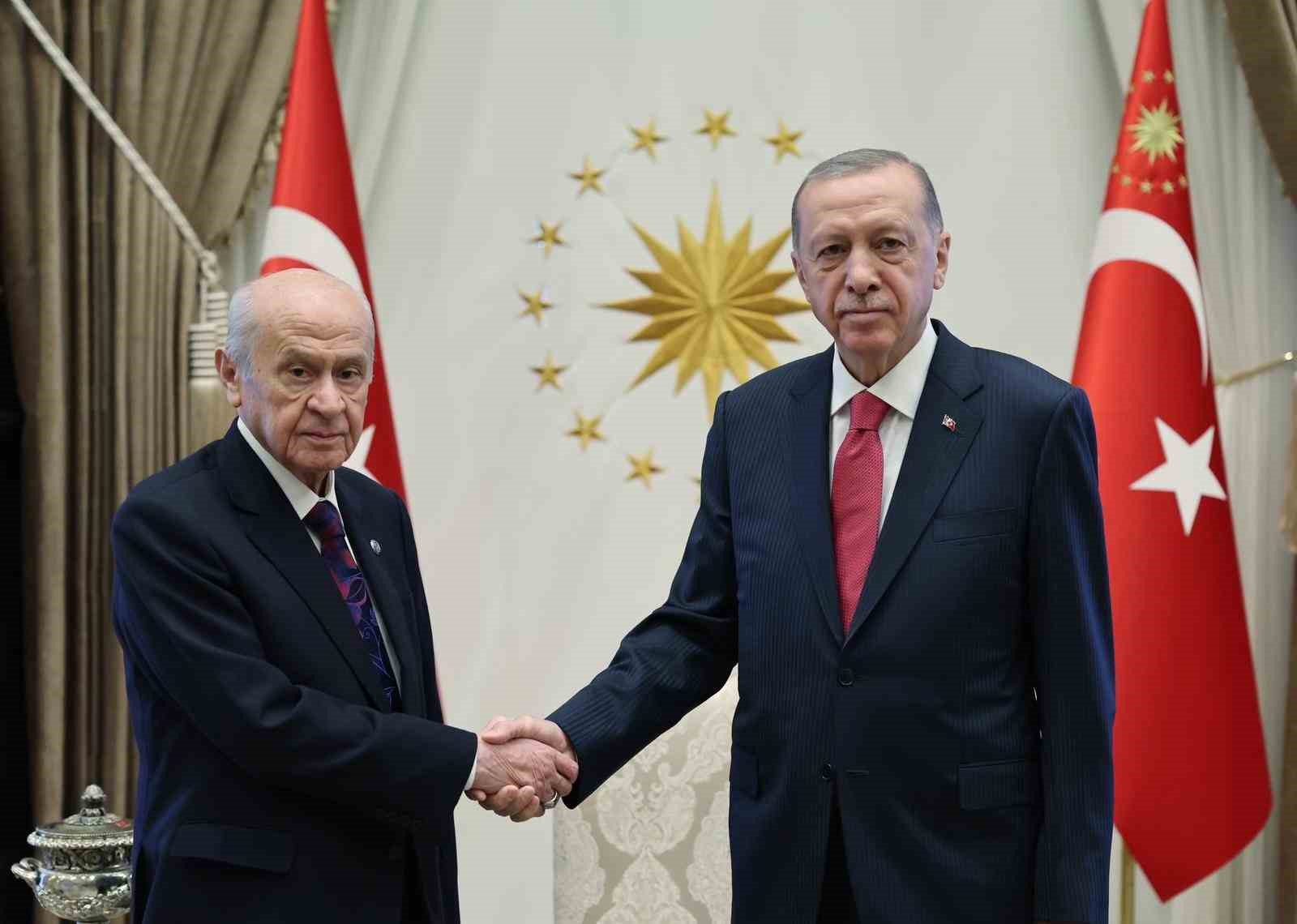 Cumhurbaşkanı Recep Tayyip Erdoğan’ın MHP Genel Başkanı Devlet Bahçeli ile görüşmesi başladı.