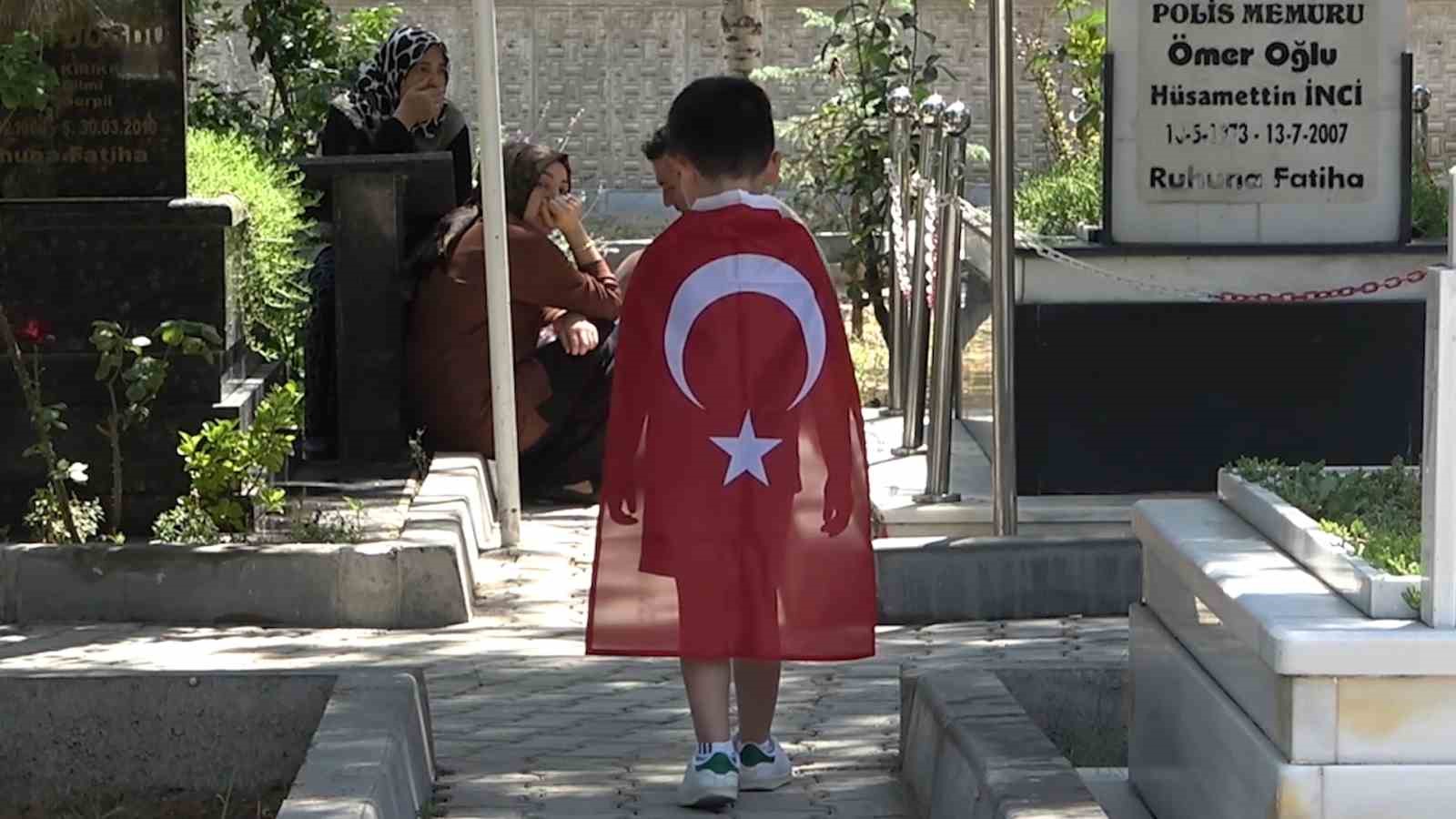 Tek oğlu 15 Temmuz hain darbe girişiminde şehit düşen baba: "Vatanımız için ben de seve seve bedel öderim"