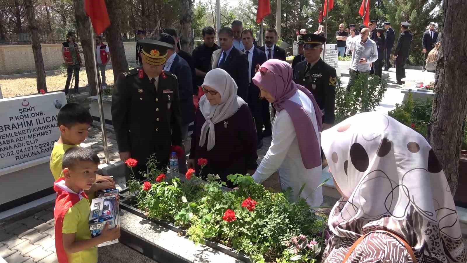 Tek oğlu 15 Temmuz hain darbe girişiminde şehit düşen baba: "Vatanımız için ben de seve seve bedel öderim"