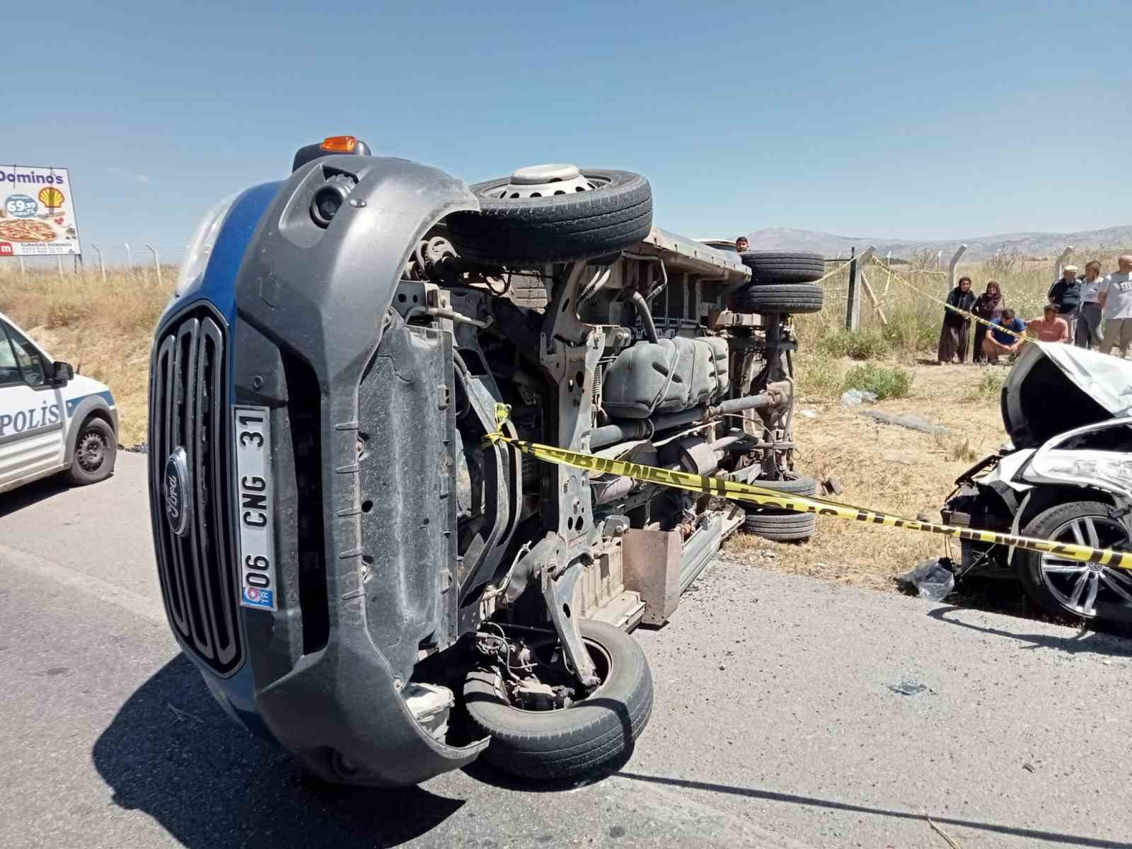 Ankara’da 3 aracın karıştığı kazada 1 ölü, 10 yaralı