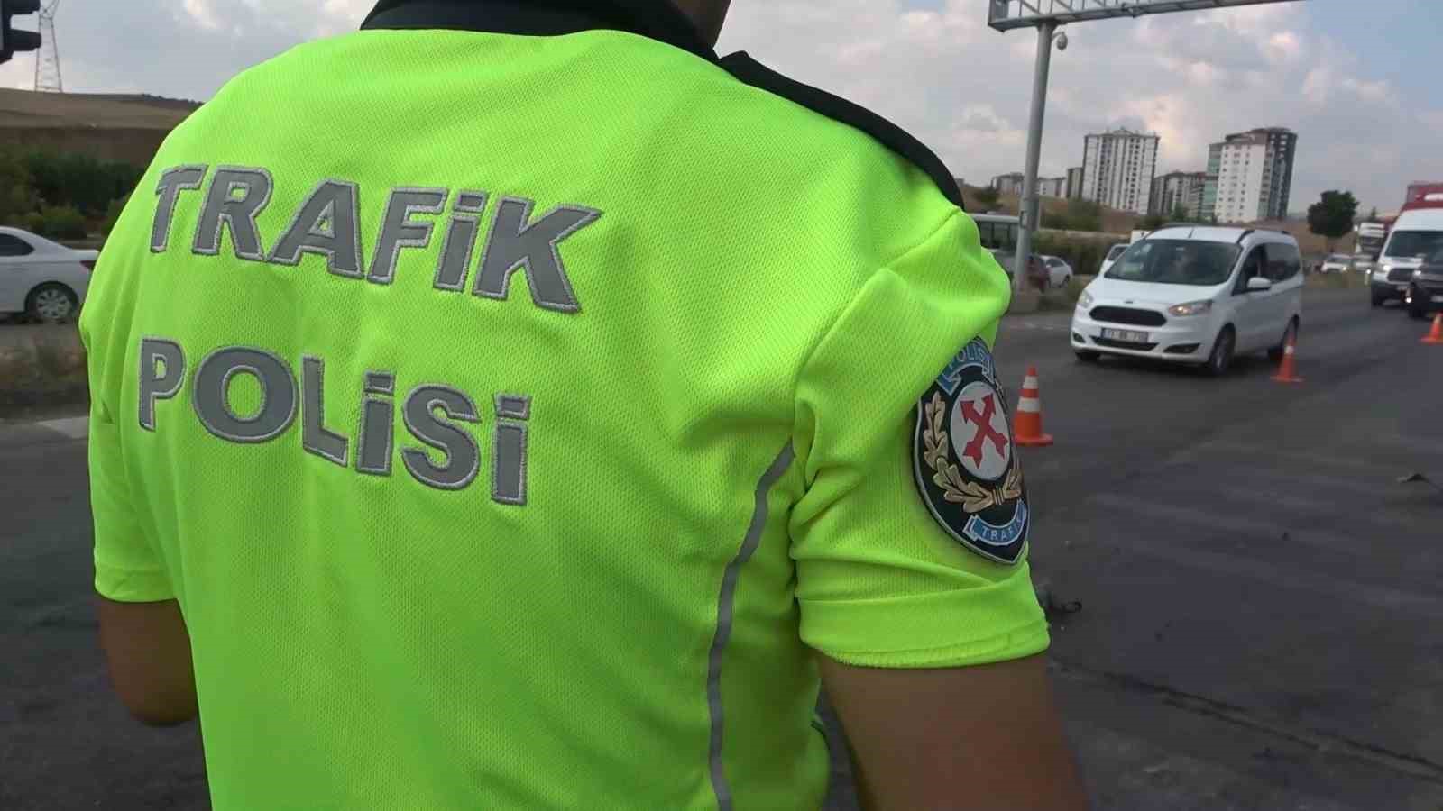 Kırıkkale’de iki otomobil çarpıştı: 3 yaralı