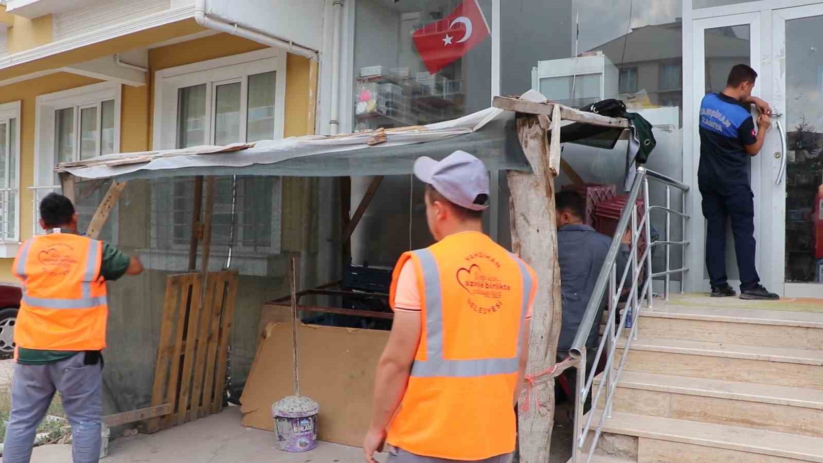 Yabancı uyruklu şahsın işlettiği ruhsatsız dükkan mühürlendi