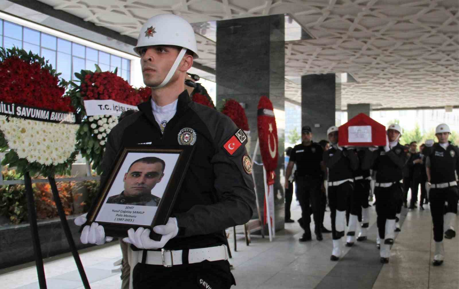 Şehit Polis Yusuf Çağatay Sanalp son yolcuğuna uğurlandı