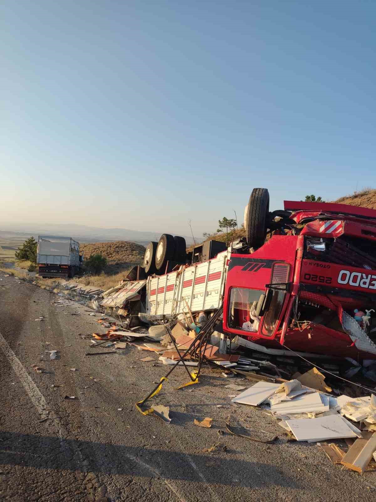 Kırıkkale’de iki kamyon çarpıştı: 1 ölü, 2 yaralı