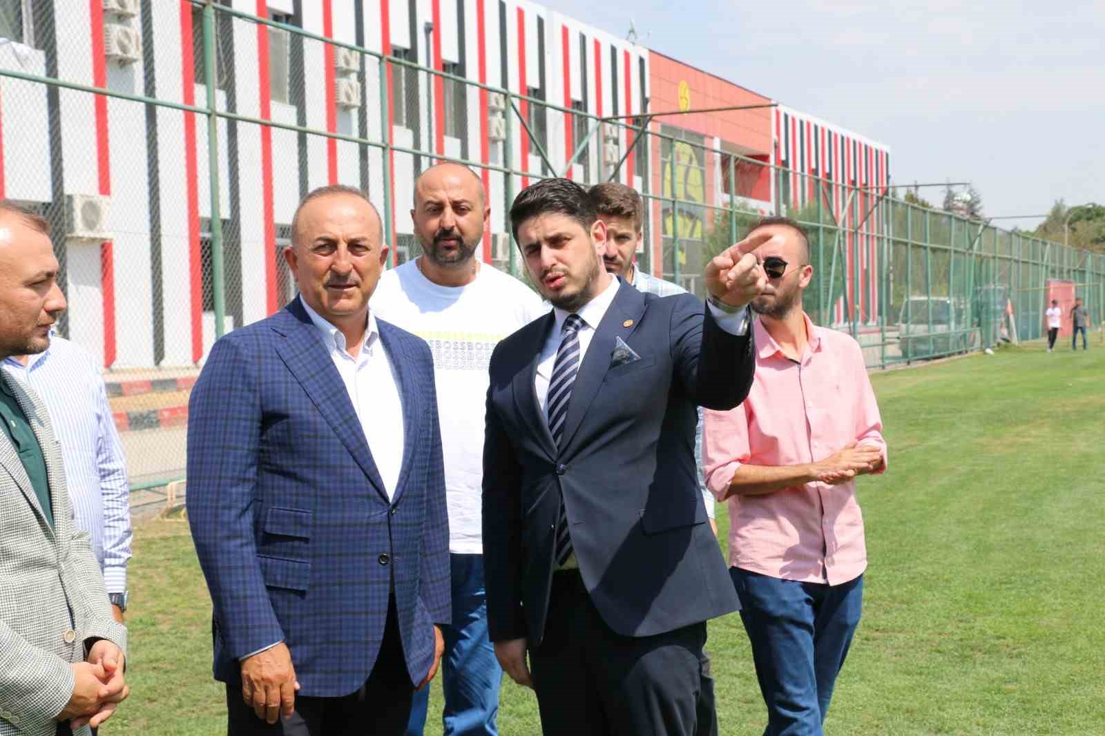Mevlüt Çavuşoğlu’ndan, Eskişehirspor’a ziyaret