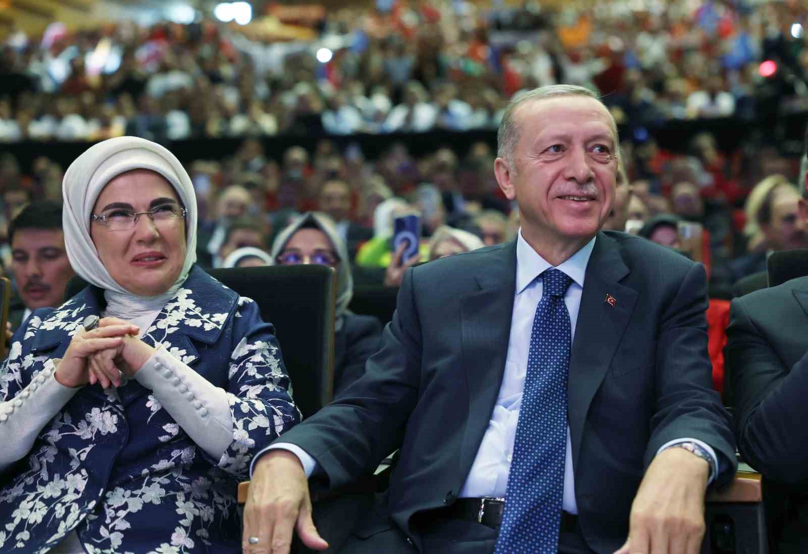 Cumhurbaşkanı Erdoğan: “Türkiye’nin siyaset mühendisliği ürünü kurgulardan kurtulup, yerli ve milli eksende siyaset yapan bir muhalefete kavuşması en büyük dileğimizdir"