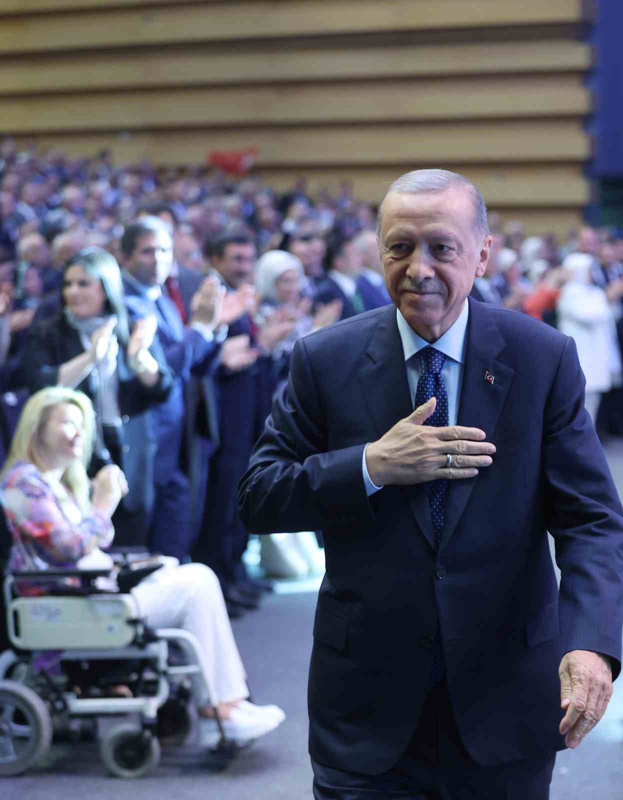 Cumhurbaşkanı Erdoğan: “Türkiye’nin siyaset mühendisliği ürünü kurgulardan kurtulup, yerli ve milli eksende siyaset yapan bir muhalefete kavuşması en büyük dileğimizdir"