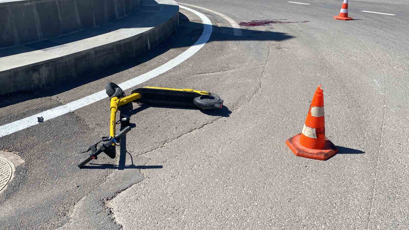 Sivas’ta scooter’lu çocuk ile minibüs çarpıştı: 1 ölü