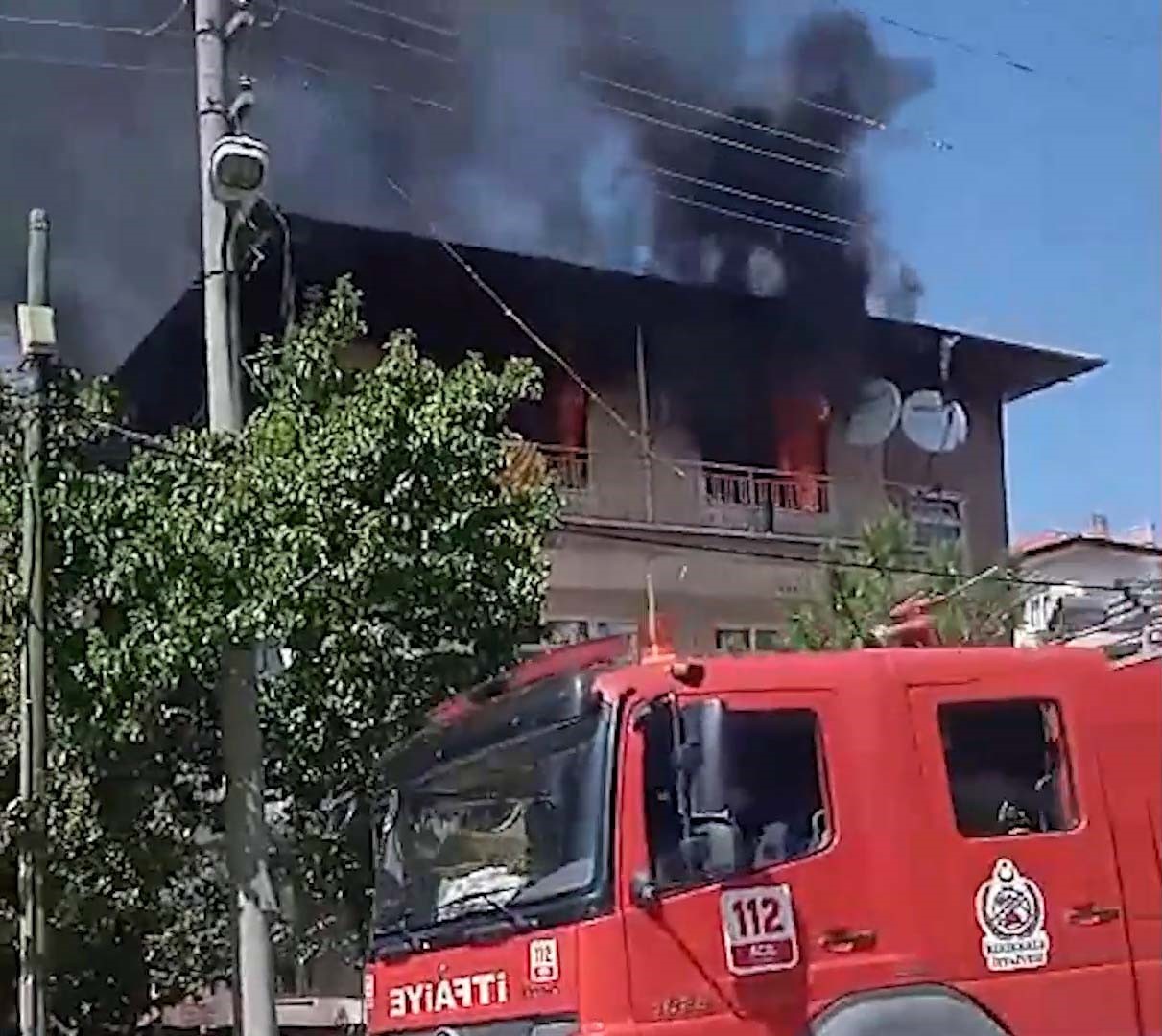 Babasından para alamayınca evi ateşe verdi