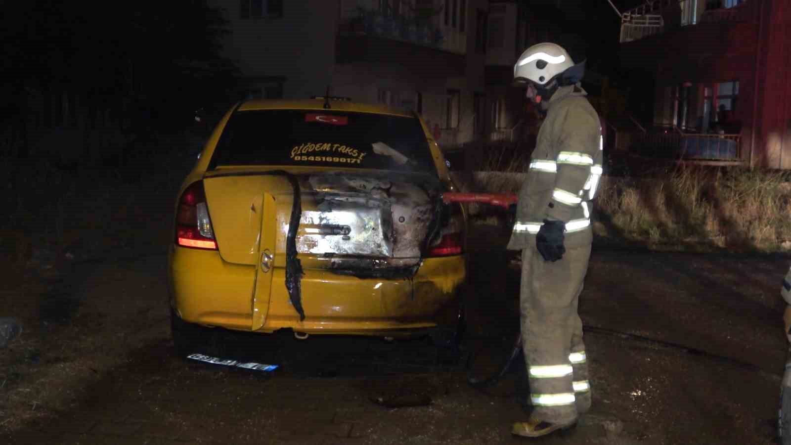 Kırıkkale’de ticari takside çıkan yangını itfaiye söndürdü