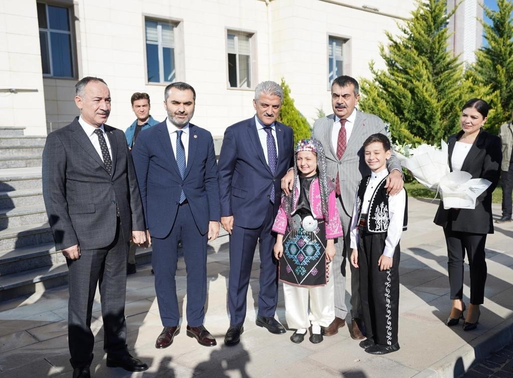 Bakan Tekin’den İsrail-Filistin savaşı açıklaması: "Üzerimize düşeni yapıyoruz"