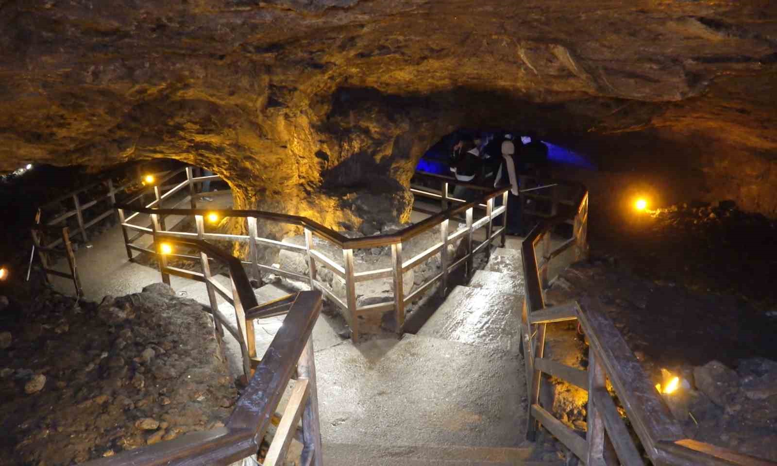 285 metre uzunluğunda 3 kattan oluşuyor: Tarihi Sulu Mağara ziyaretçilerini ağırlıyor