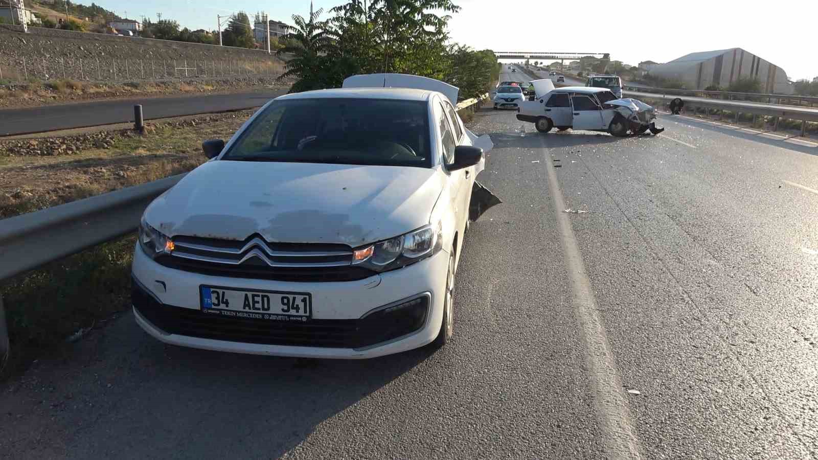 Kırıkkale’de iki otomobil çarpıştı: 3 yaralı