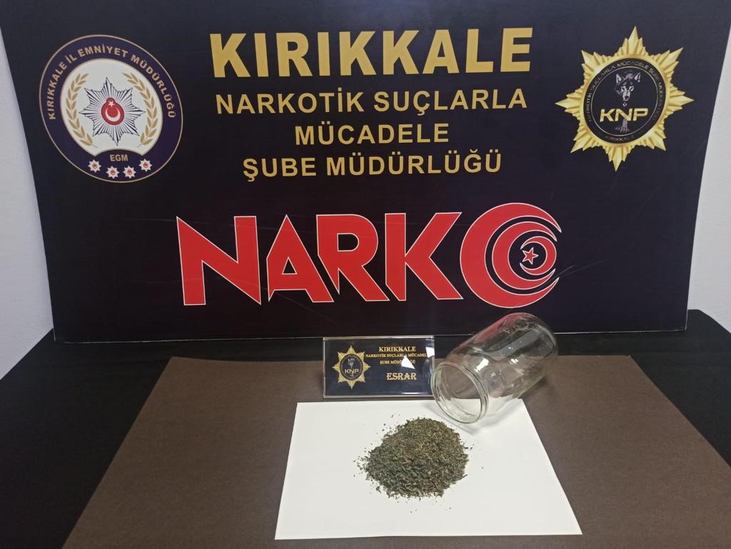 Kırıkkale’de uyuşturucu tacirlerine geçit yok: 2 tutuklama