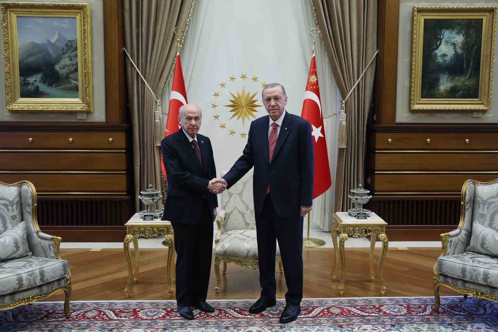 Cumhurbaşkanı Recep Tayyip Erdoğan, MHP Genel Başkanı Devlet Bahçeli’yi kabul etti.